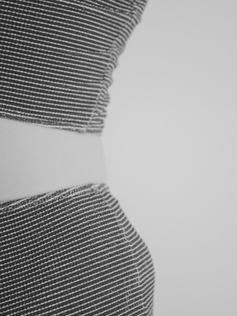 シュシュ付きバンドゥスイムウェア着用画像　胴部分