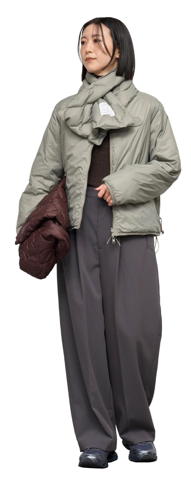 オリーブ色のemmi×TAIONリバーシブルダウンのコーディネート例
