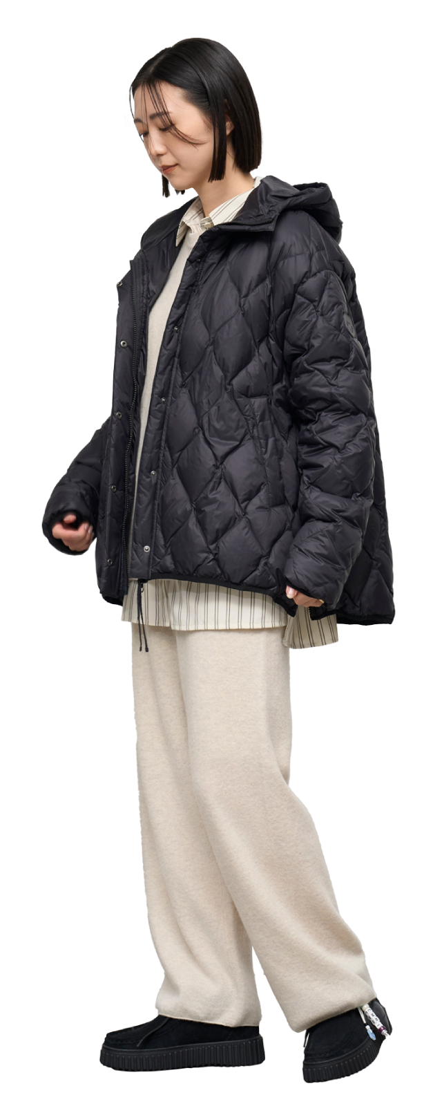 ブラックのemmi×TAIONキルティングコートのコーディネート例