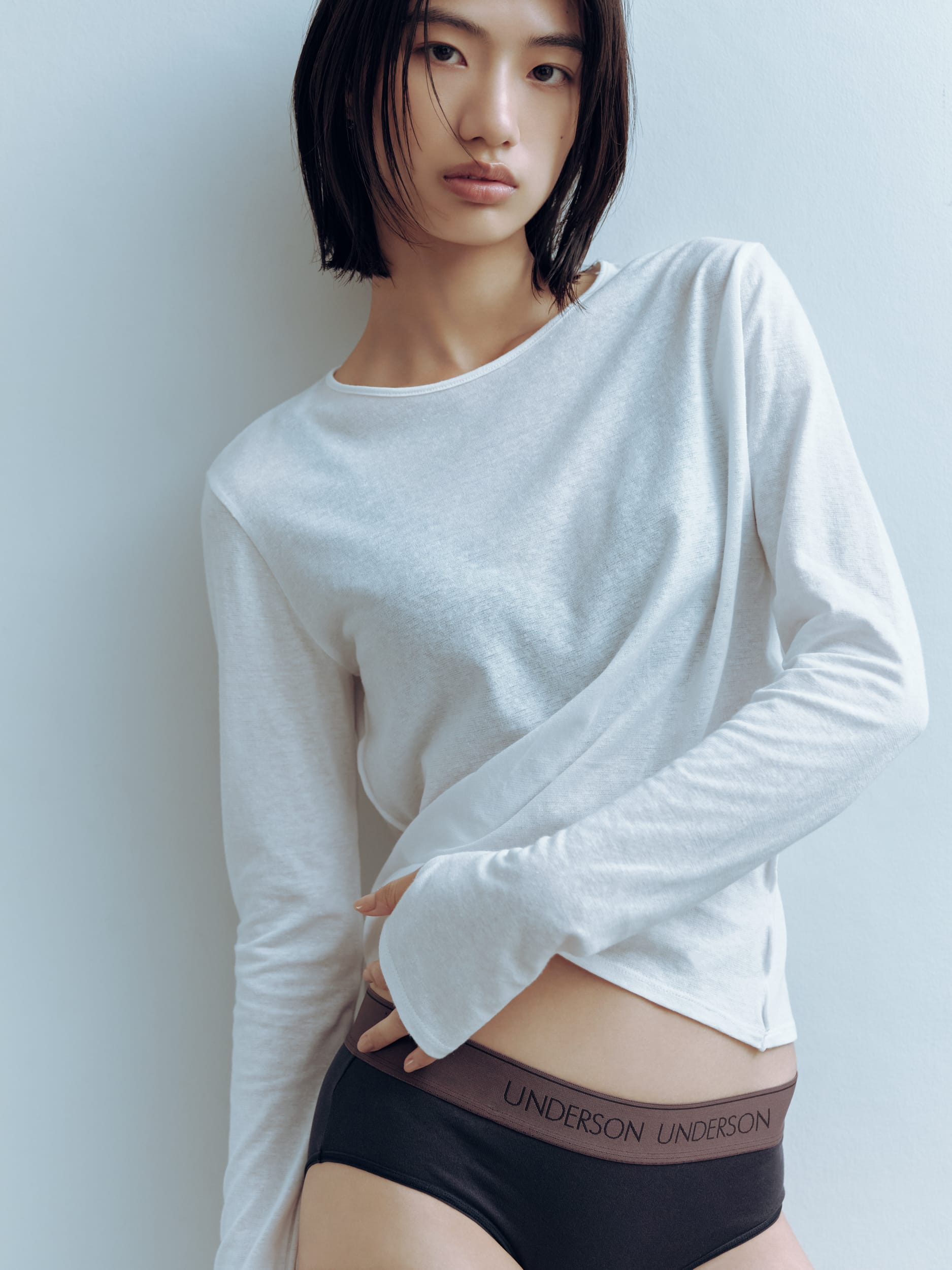 WHITE を着用したモデル