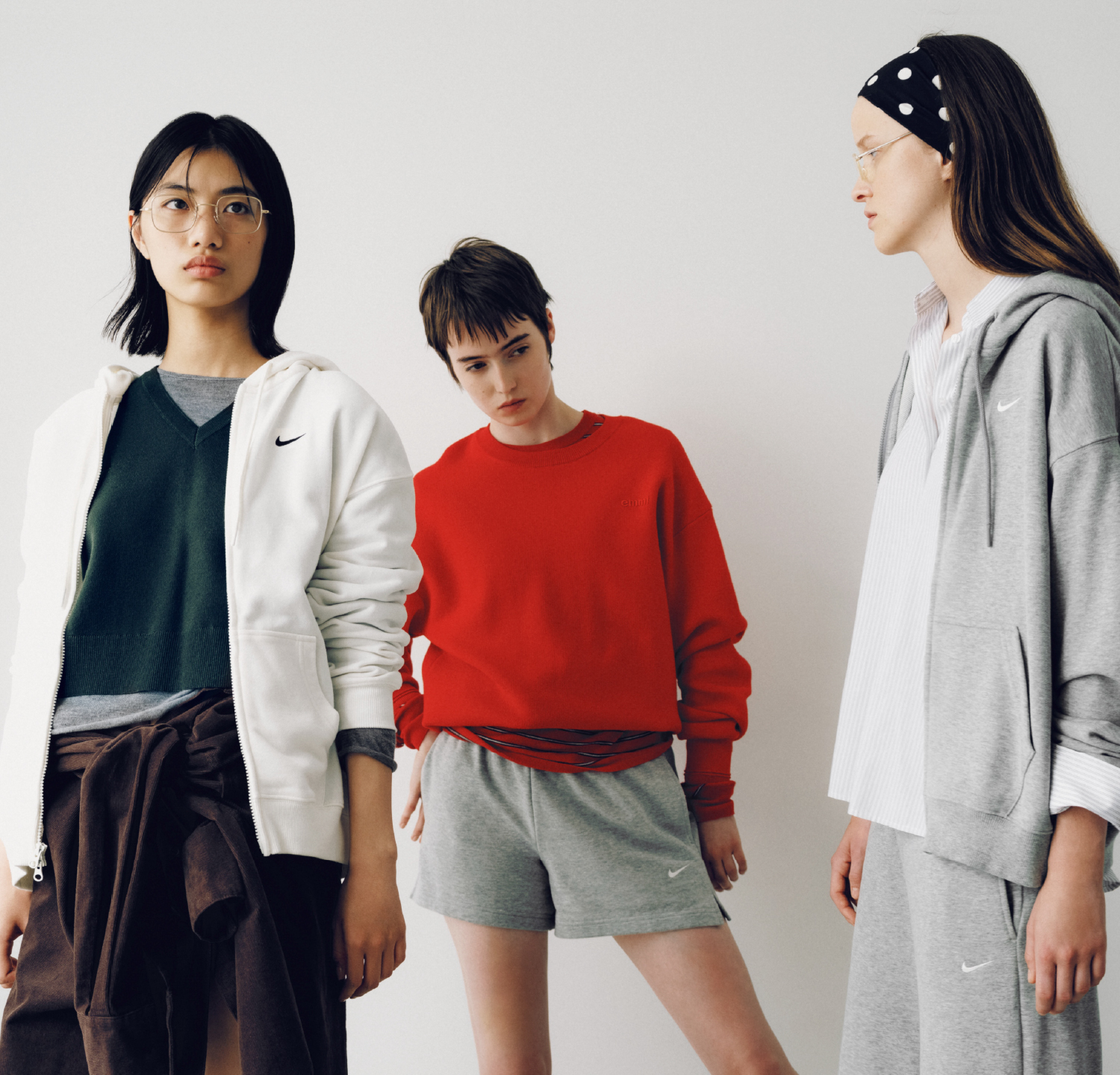 NIKE Studio Fleece の全アイテムを着用した3人のモデル