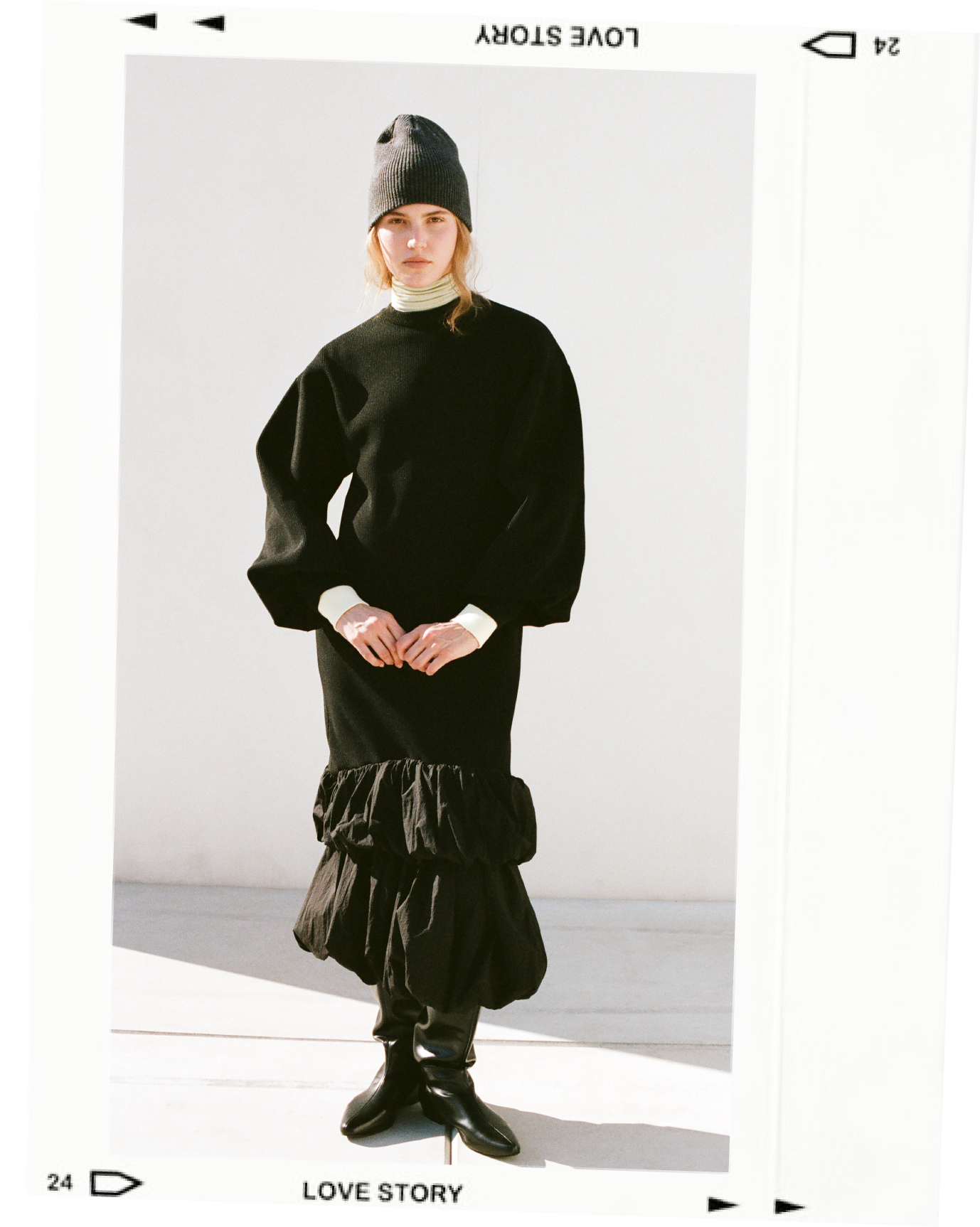 ポラロイド写真風の加工が施されたコーディネート全身写真